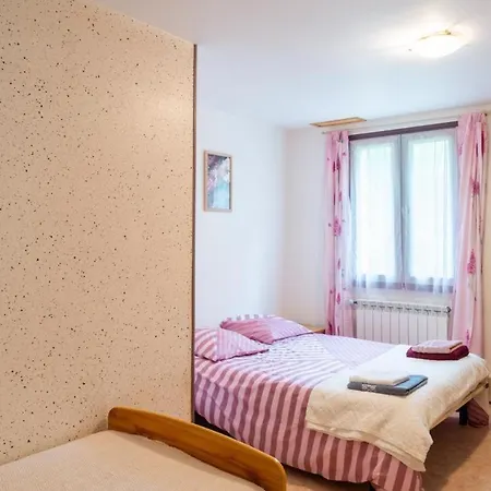Meuble De Tourisme Du Bas A Serigas